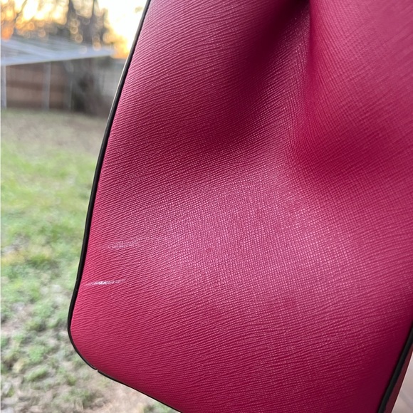 Cute Michael Kors bag in a raspberry color - Picture 3 of 16